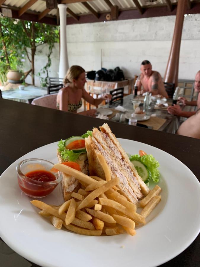 Bed and Breakfast Ceylon Surf Guest And Restaurant Велигама Экстерьер фото