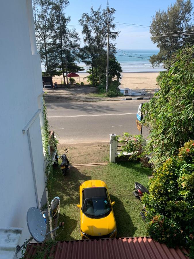 Bed and Breakfast Ceylon Surf Guest And Restaurant Велигама Экстерьер фото