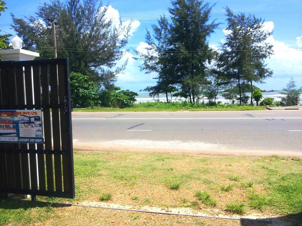 Bed and Breakfast Ceylon Surf Guest And Restaurant Велигама Экстерьер фото