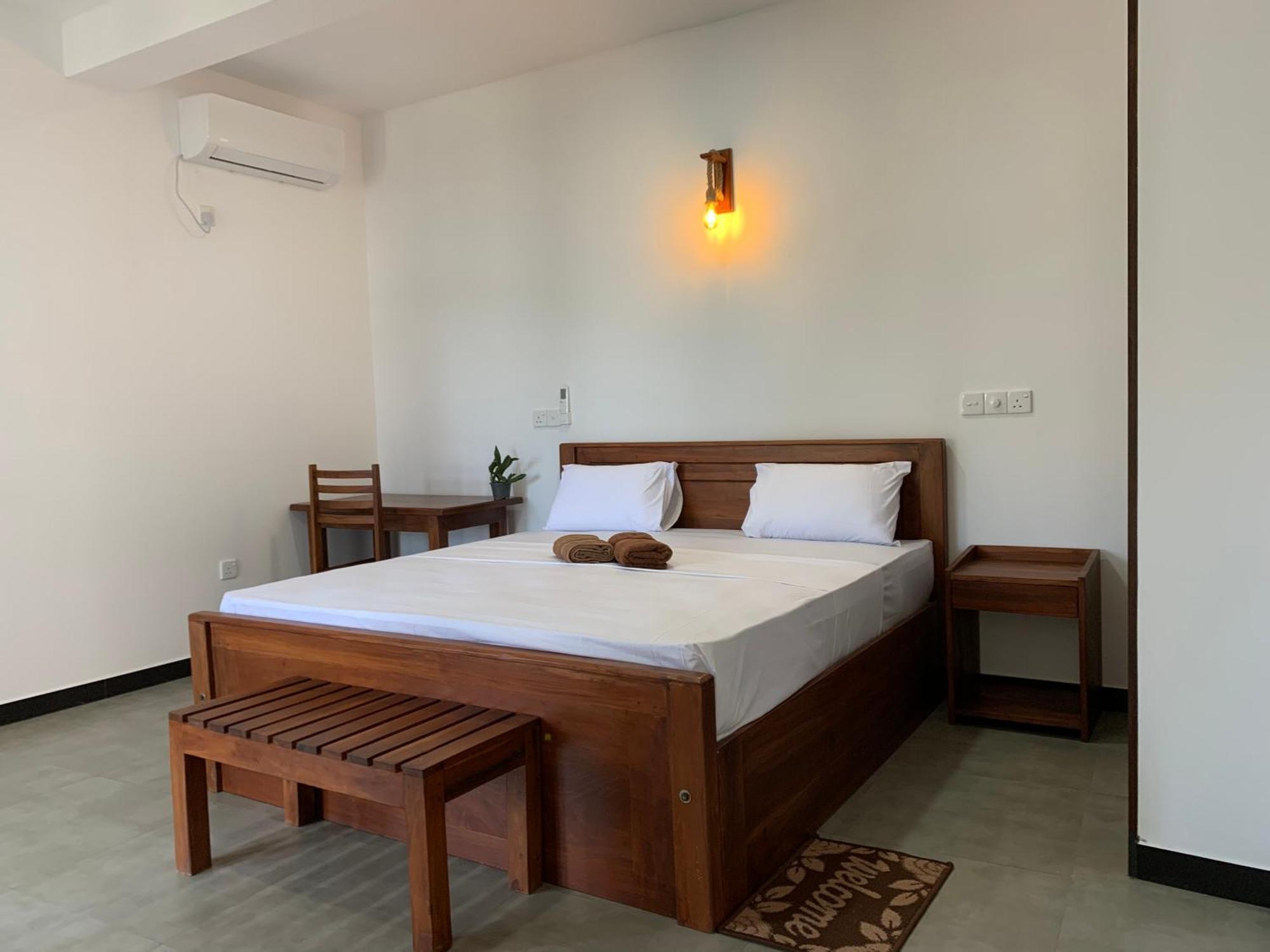 Bed and Breakfast Ceylon Surf Guest And Restaurant Велигама Экстерьер фото