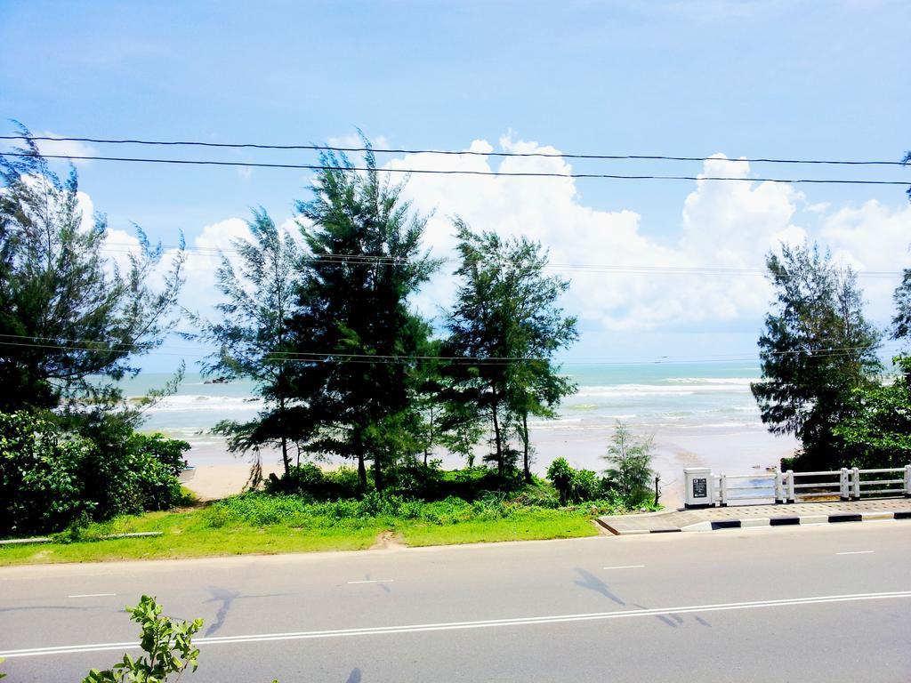 Bed and Breakfast Ceylon Surf Guest And Restaurant Велигама Экстерьер фото