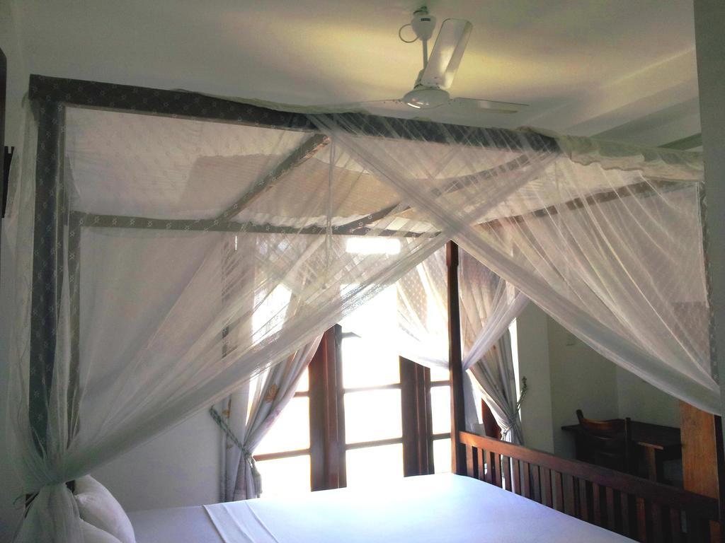 Bed and Breakfast Ceylon Surf Guest And Restaurant Велигама Номер фото