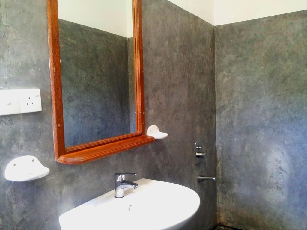 Bed and Breakfast Ceylon Surf Guest And Restaurant Велигама Номер фото
