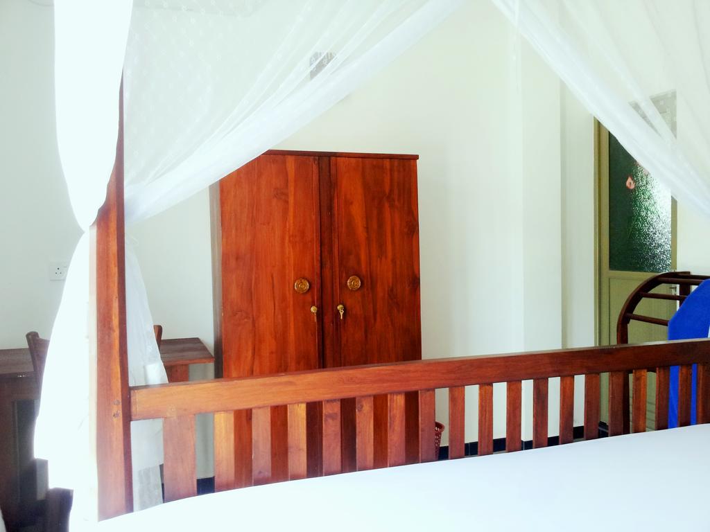 Bed and Breakfast Ceylon Surf Guest And Restaurant Велигама Номер фото