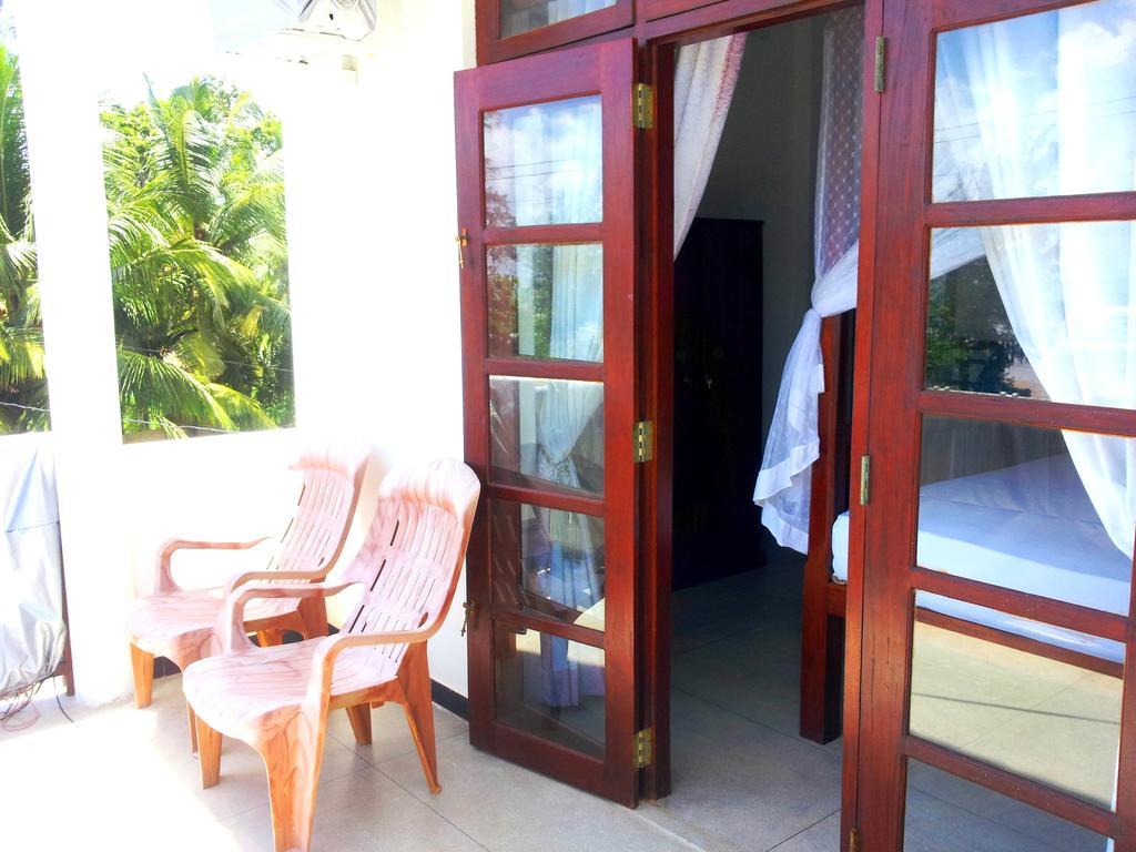 Bed and Breakfast Ceylon Surf Guest And Restaurant Велигама Номер фото