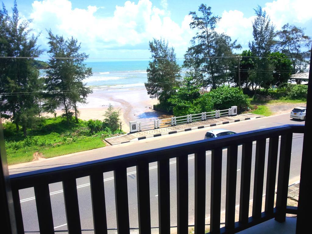 Bed and Breakfast Ceylon Surf Guest And Restaurant Велигама Номер фото