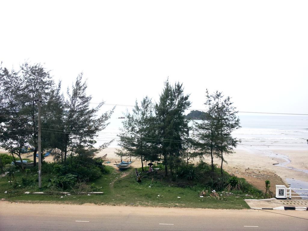 Bed and Breakfast Ceylon Surf Guest And Restaurant Велигама Экстерьер фото