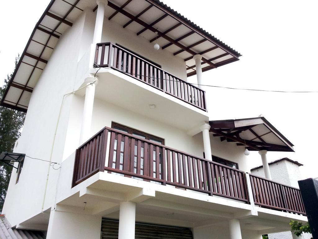 Bed and Breakfast Ceylon Surf Guest And Restaurant Велигама Экстерьер фото