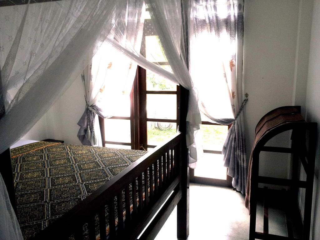 Bed and Breakfast Ceylon Surf Guest And Restaurant Велигама Номер фото