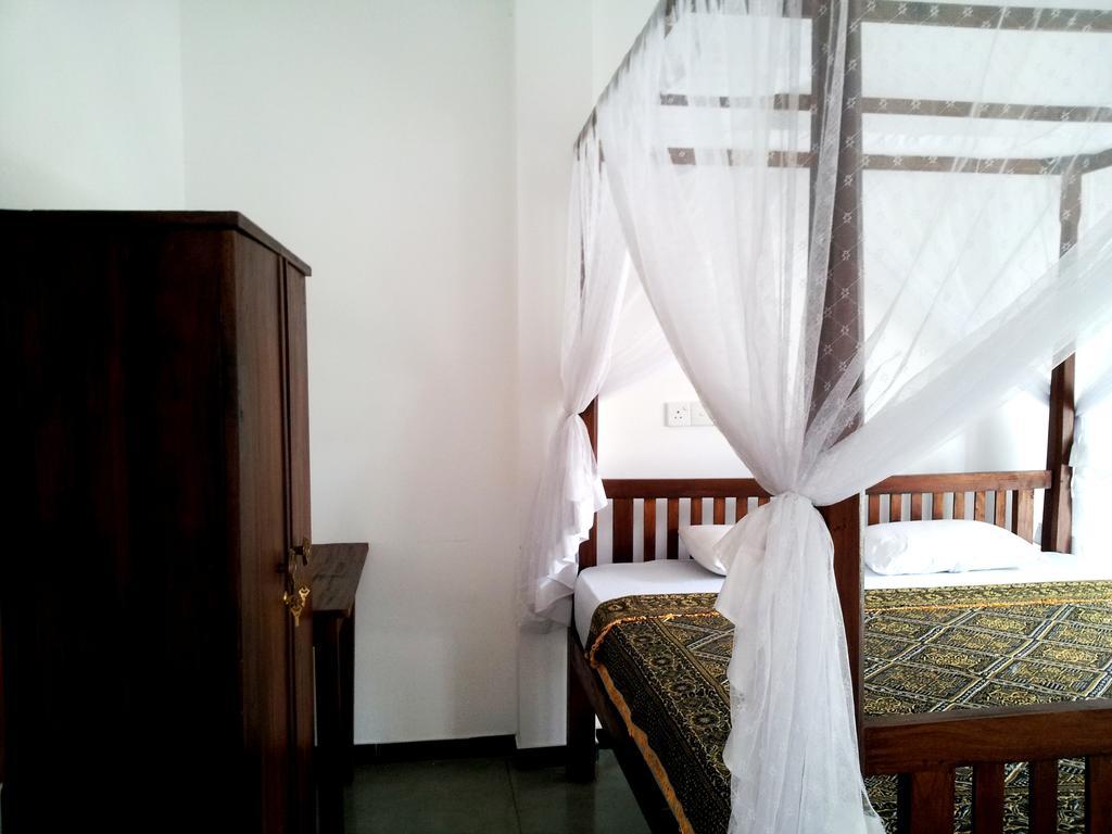 Bed and Breakfast Ceylon Surf Guest And Restaurant Велигама Номер фото
