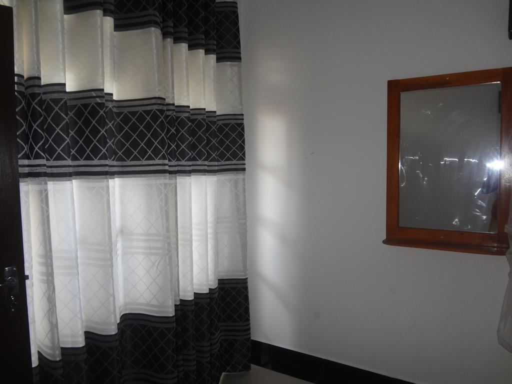 Bed and Breakfast Ceylon Surf Guest And Restaurant Велигама Экстерьер фото