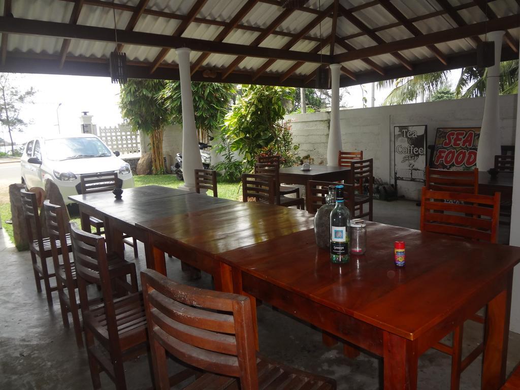 Bed and Breakfast Ceylon Surf Guest And Restaurant Велигама Экстерьер фото